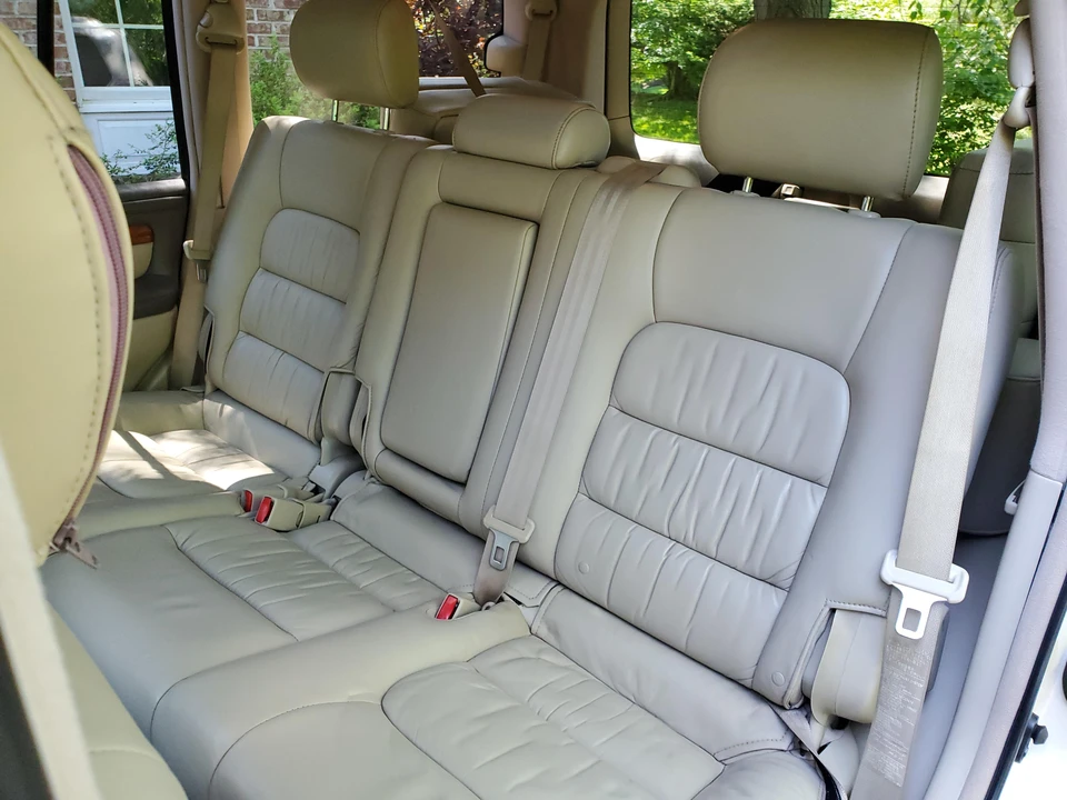 2005 Lexus LX 2nd Gen - Image 28 of 31