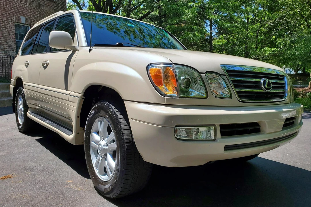 2005 Lexus LX 2nd Gen - Image 3 of 31