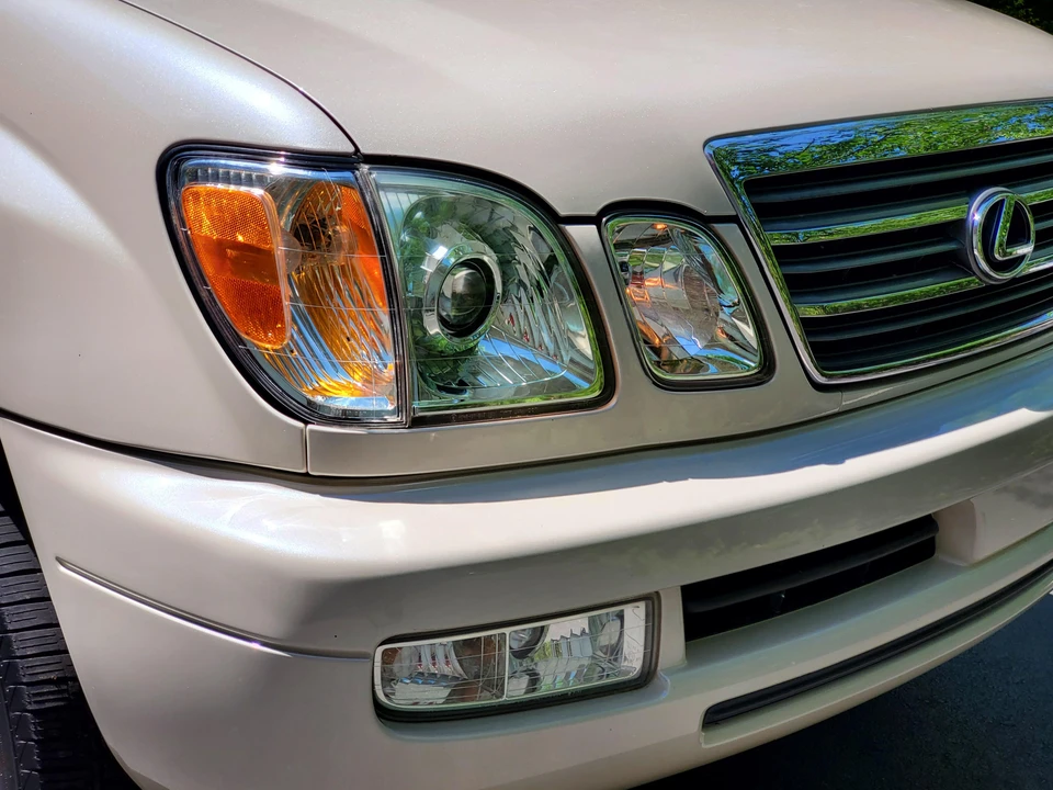 2005 Lexus LX 2nd Gen - Image 12 of 31
