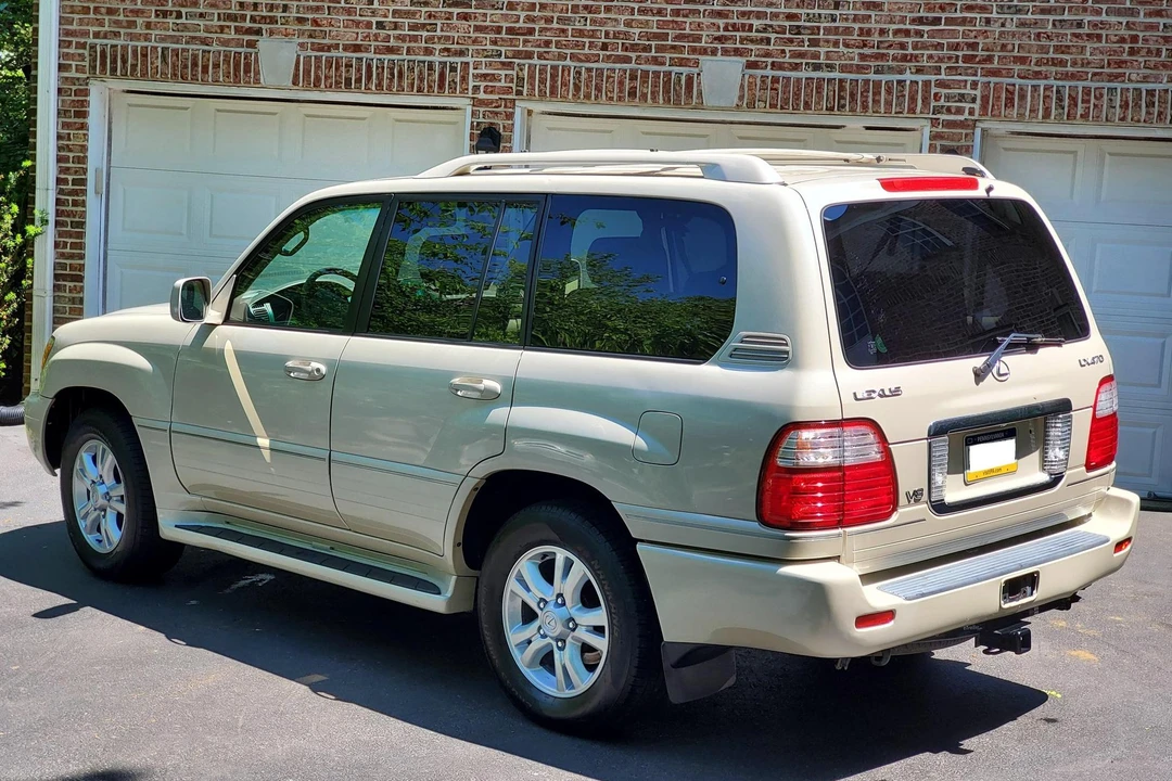 2005 Lexus LX 2nd Gen - Image 5 of 31