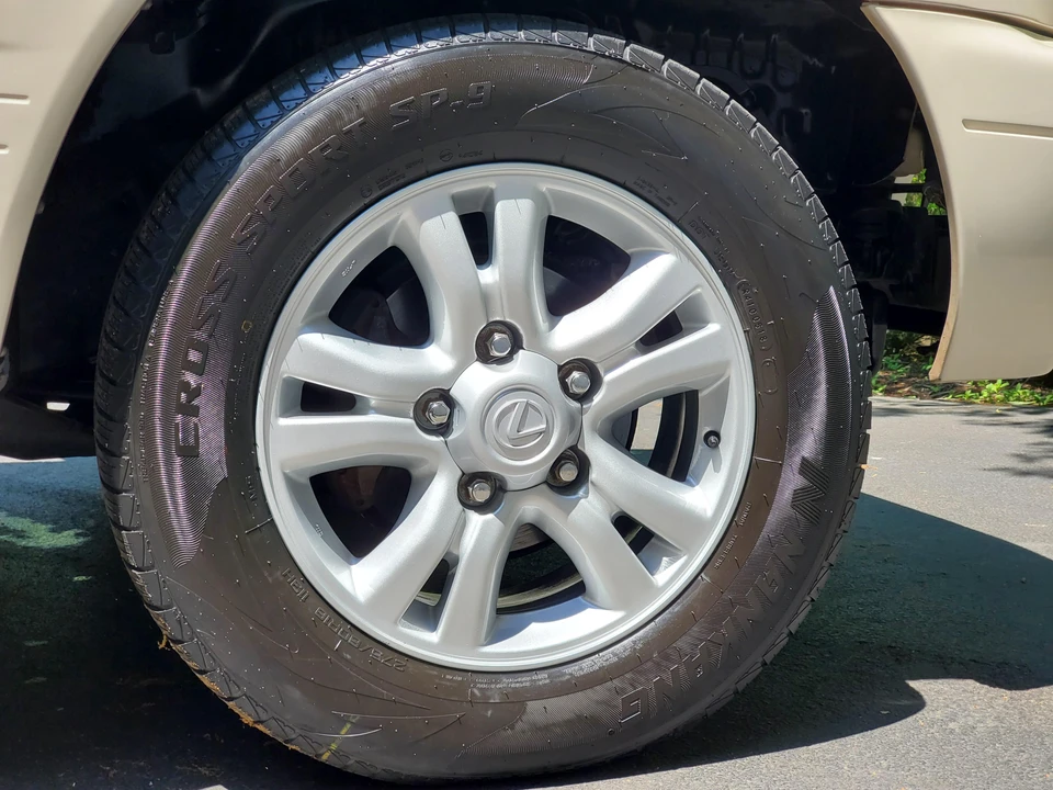 2005 Lexus LX 2nd Gen - Image 25 of 31