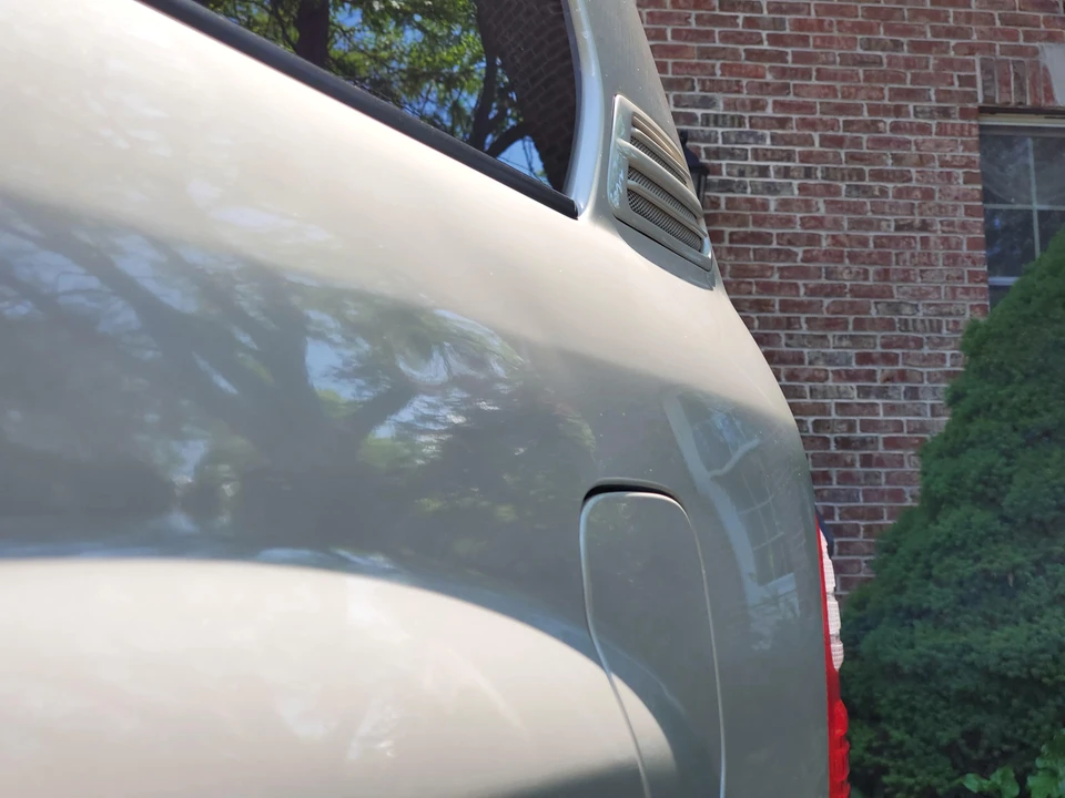 2005 Lexus LX 2nd Gen - Image 17 of 31