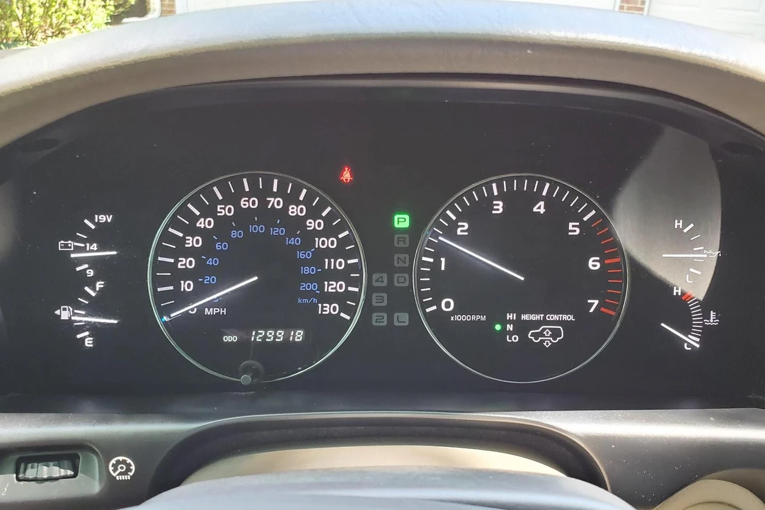 2005 Lexus LX 2nd Gen - Image 29 of 31