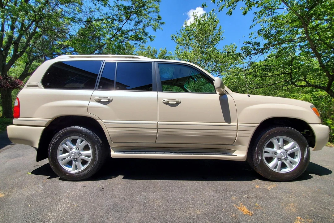 2005 Lexus LX 2nd Gen - Image 4 of 31