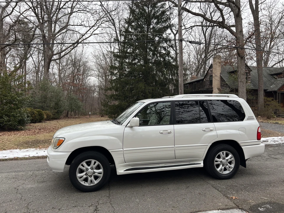 2005 Lexus LX 2nd Gen - Image 10 of 31