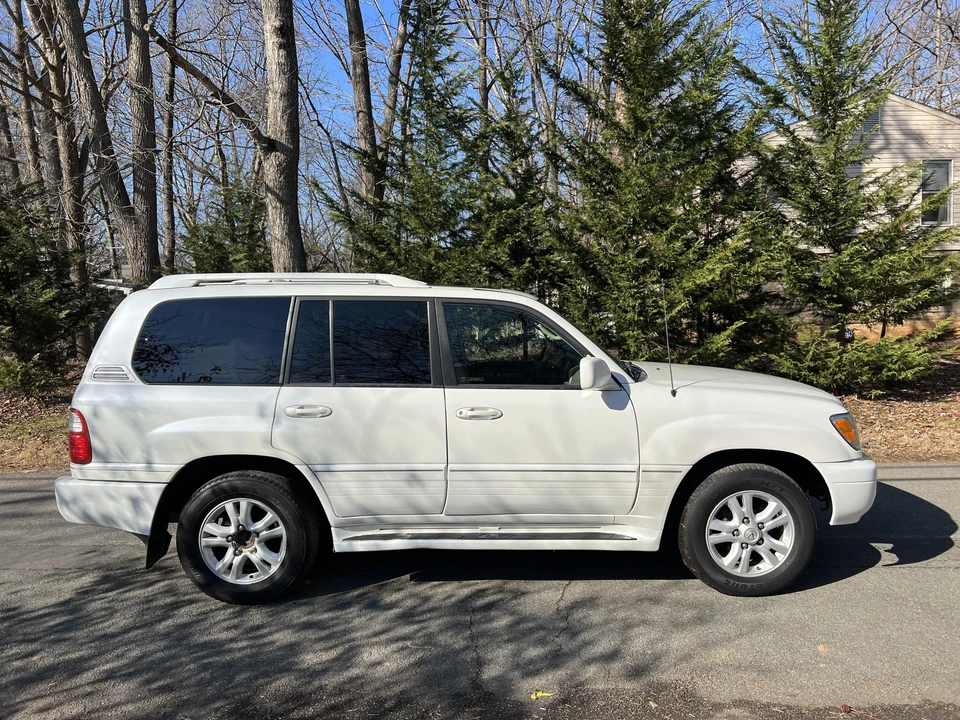 2005 Lexus LX 2nd Gen - Image 18 of 31