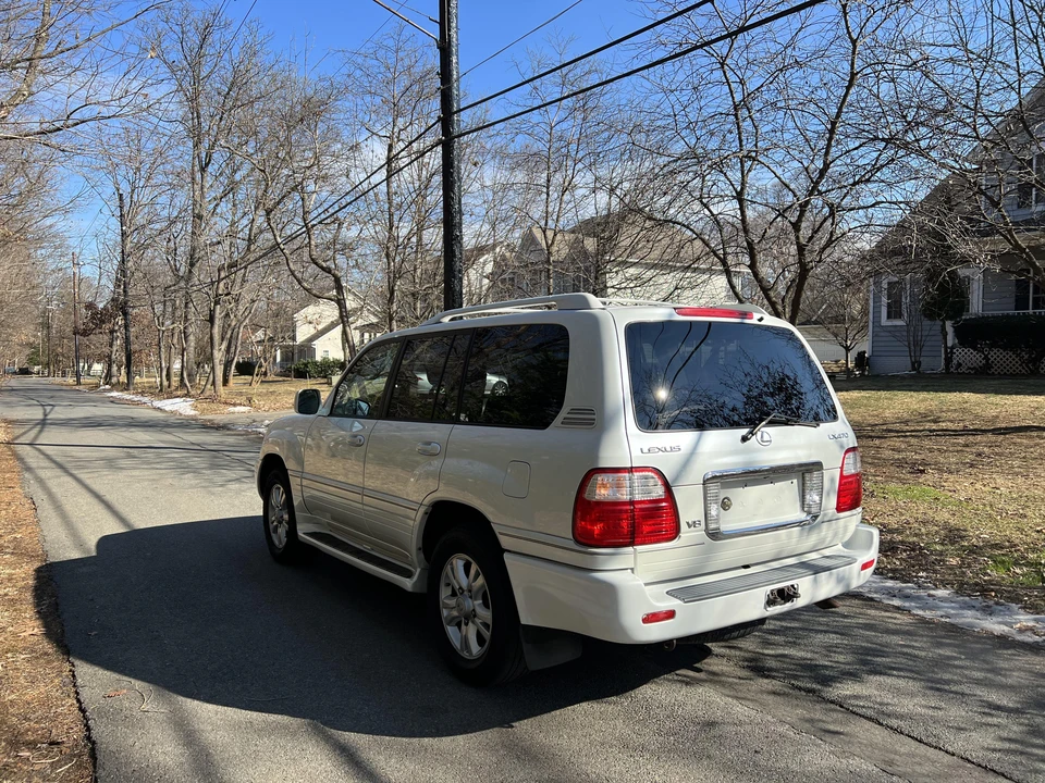 2005 Lexus LX 2nd Gen - Image 13 of 31