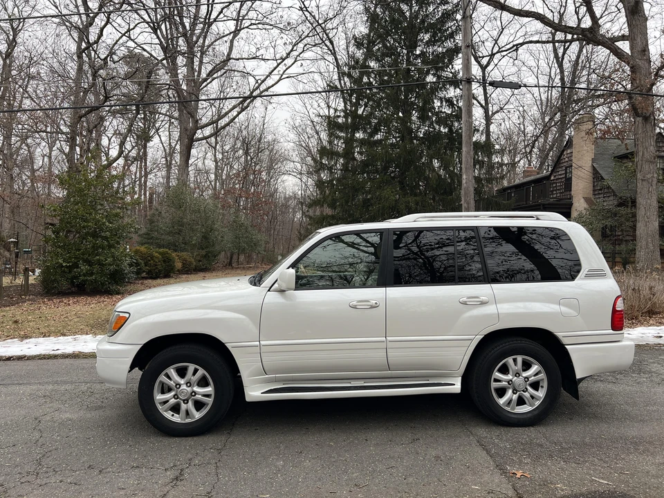 2005 Lexus LX 2nd Gen - Image 11 of 31