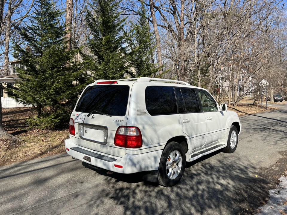 2005 Lexus LX 2nd Gen - Image 16 of 31