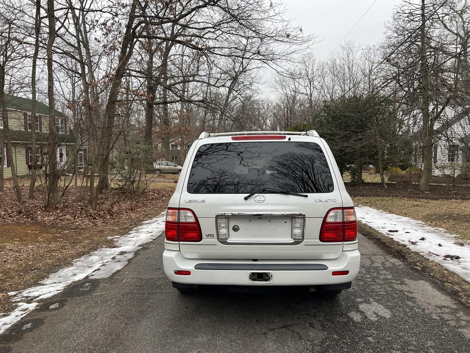 2005 Lexus LX 2nd Gen - Image 15 of 31