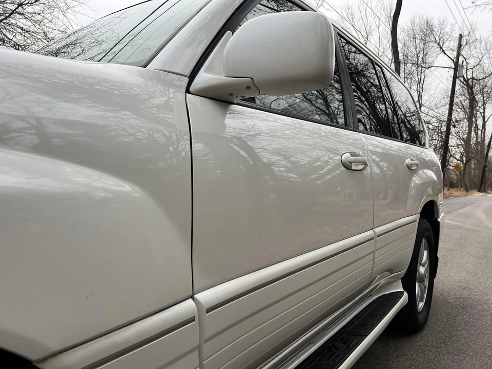 2005 Lexus LX 2nd Gen - Image 29 of 31