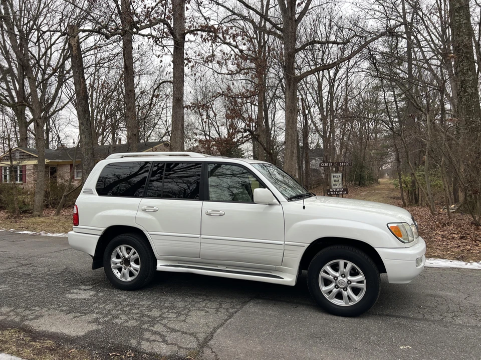2005 Lexus LX 2nd Gen - Image 19 of 31