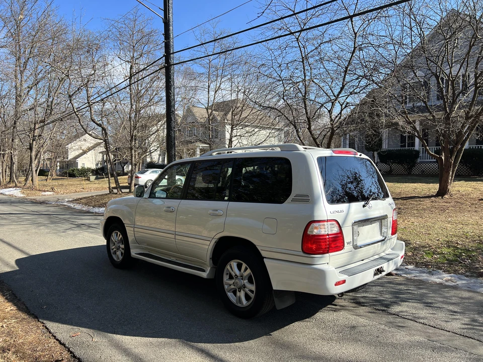 2005 Lexus LX 2nd Gen - Image 12 of 31