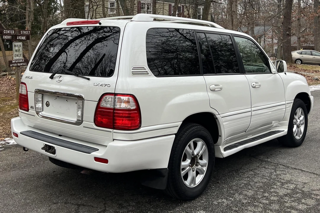 2005 Lexus LX 2nd Gen - Image 4 of 31