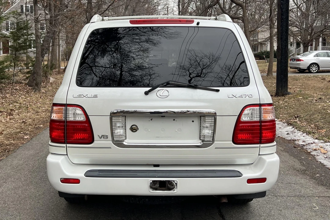 2005 Lexus LX 2nd Gen - Image 5 of 31