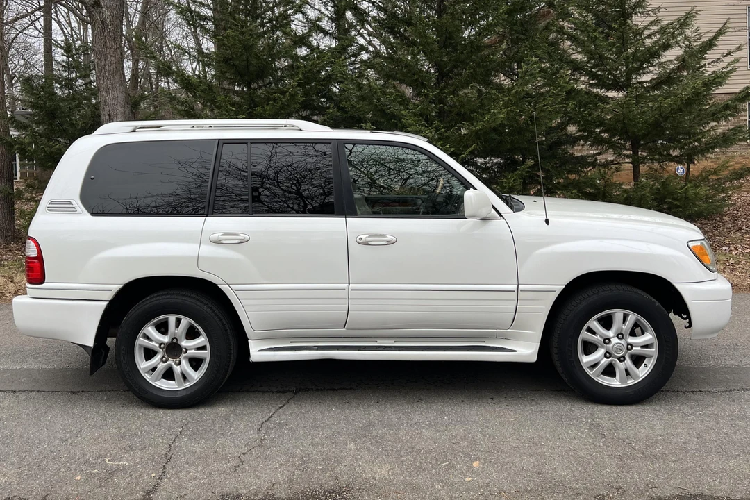 2005 Lexus LX 2nd Gen - Image 3 of 31