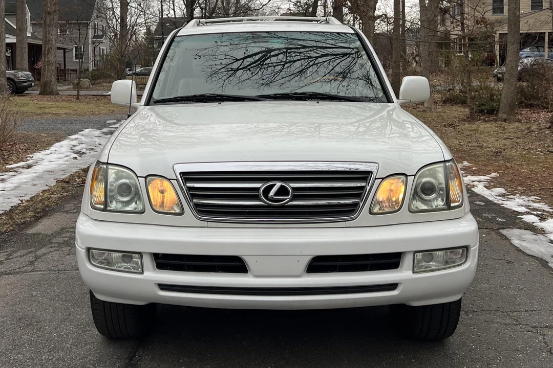2005 Lexus LX 2nd Gen - Image 2 of 31