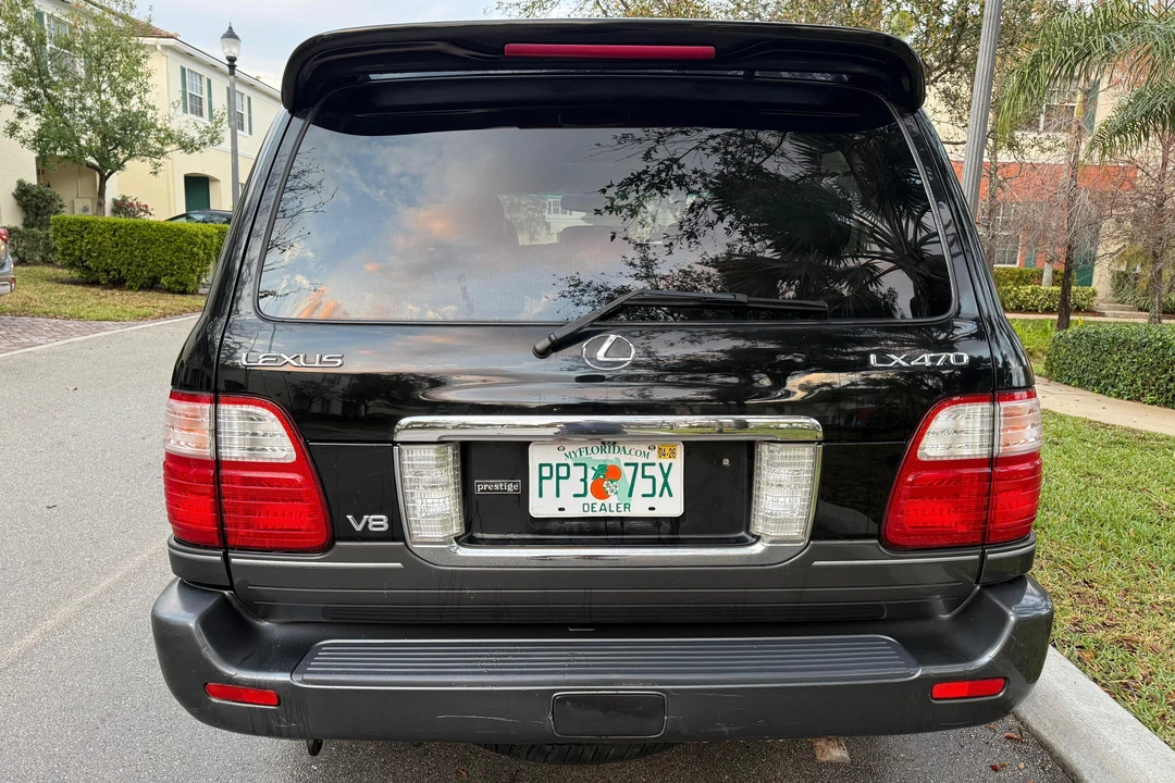 2005 Lexus LX 2nd Gen - Image 5 of 31