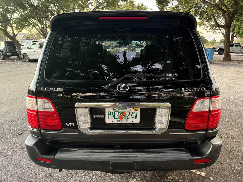 2005 Lexus LX 2nd Gen - Image 19 of 31