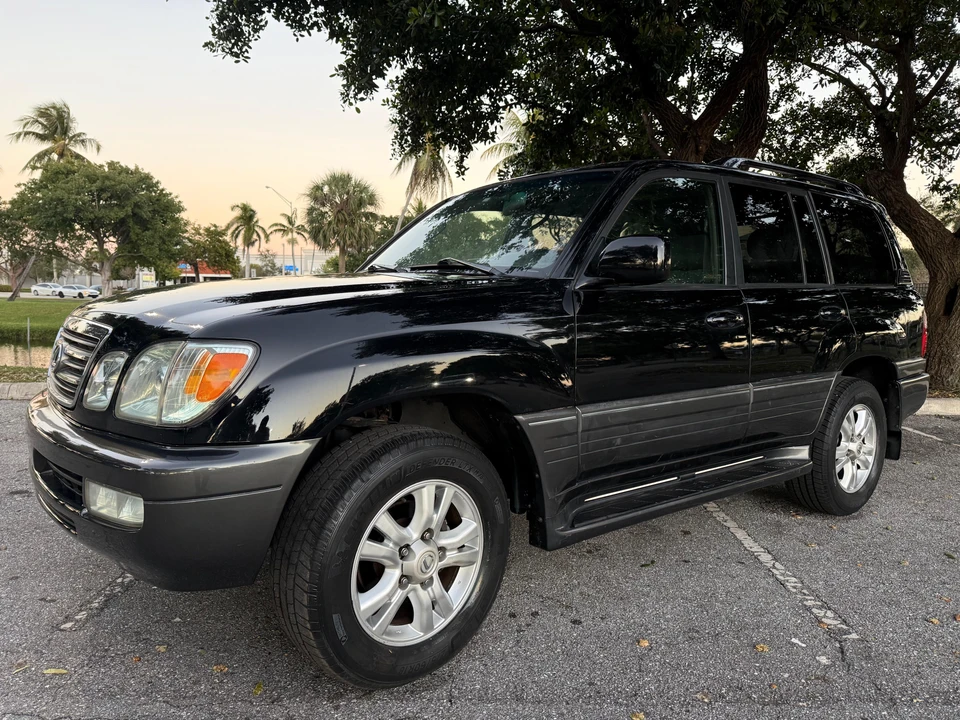 2005 Lexus LX 2nd Gen - Image 12 of 31