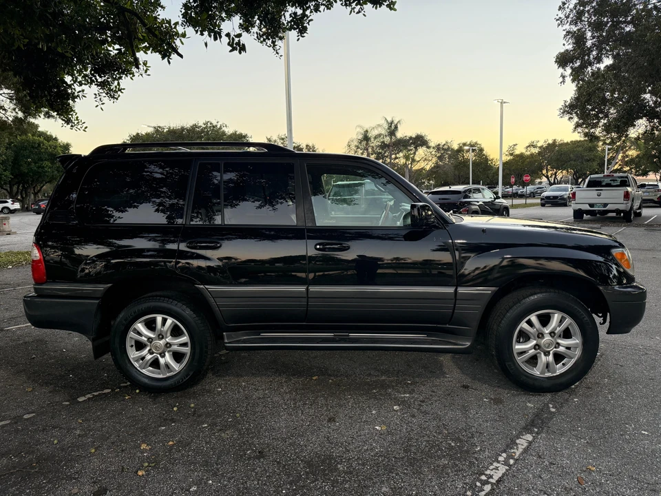 2005 Lexus LX 2nd Gen - Image 22 of 31