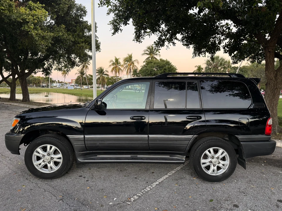 2005 Lexus LX 2nd Gen - Image 14 of 31