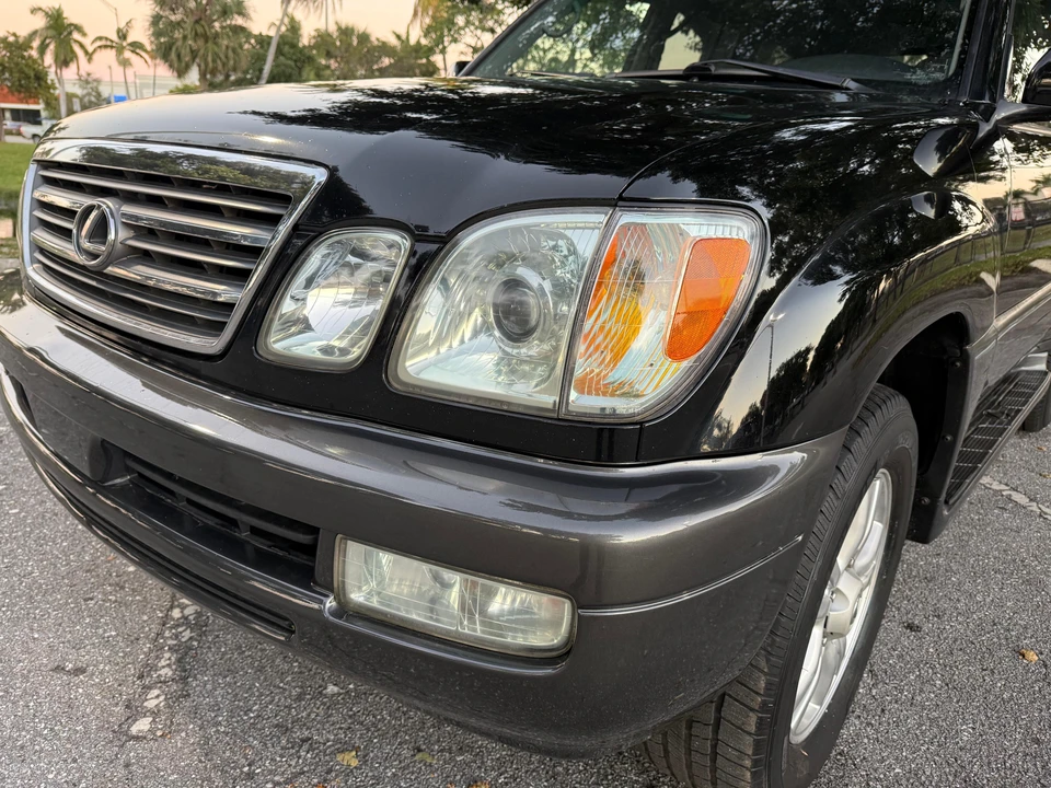 2005 Lexus LX 2nd Gen - Image 26 of 31