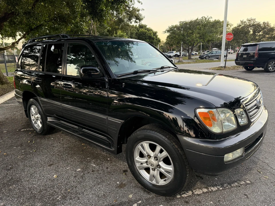 2005 Lexus LX 2nd Gen - Image 24 of 31