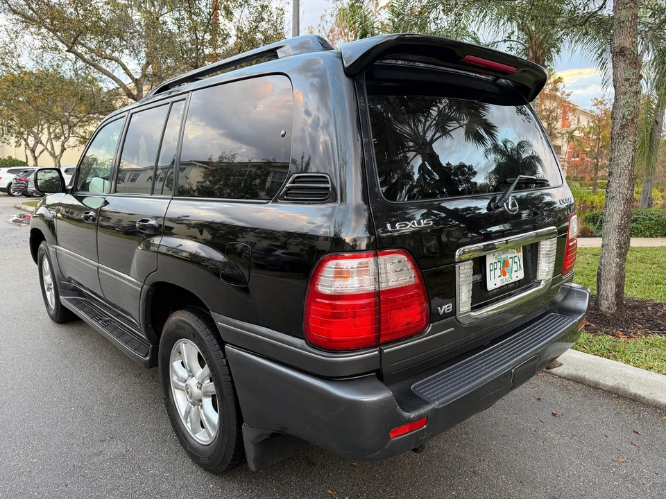 2005 Lexus LX 2nd Gen - Image 17 of 31