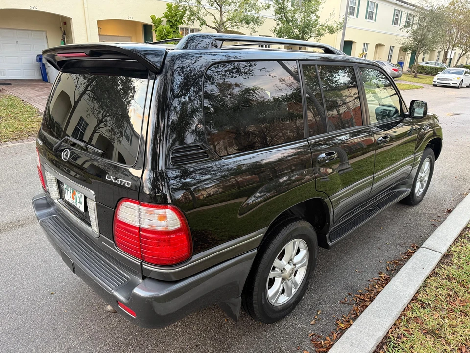 2005 Lexus LX 2nd Gen - Image 21 of 31