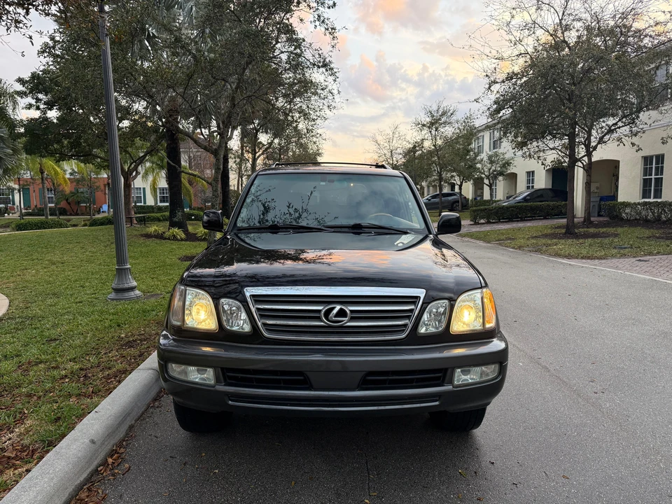 2005 Lexus LX 2nd Gen - Image 6 of 31