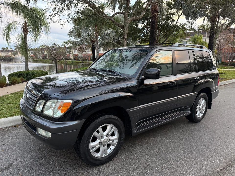 2005 Lexus LX 2nd Gen - Image 11 of 31