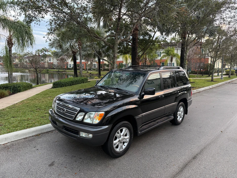 2005 Lexus LX 2nd Gen - Image 10 of 31