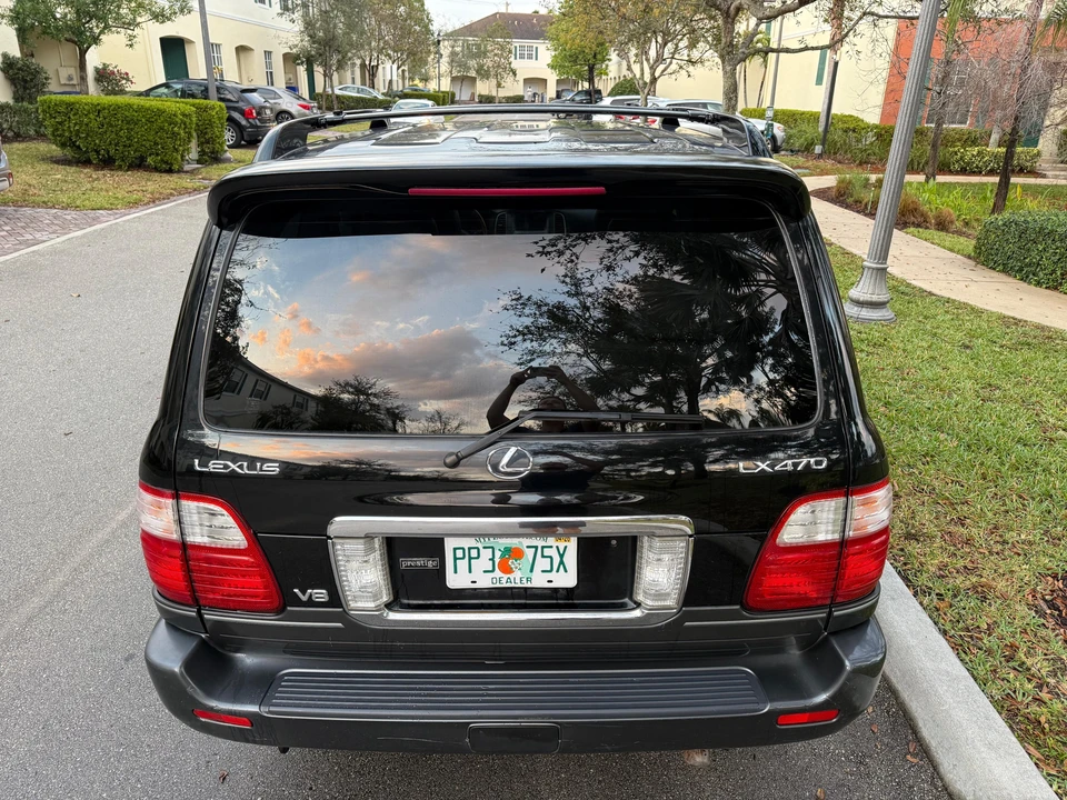 2005 Lexus LX 2nd Gen - Image 20 of 31