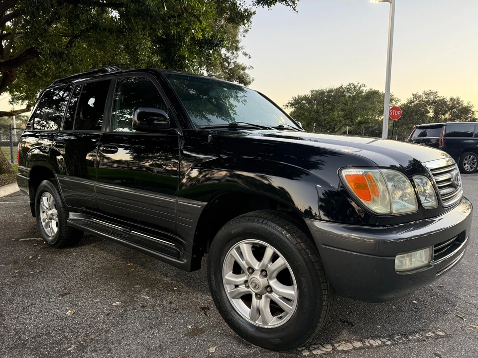 2005 Lexus LX 2nd Gen - Image 23 of 31