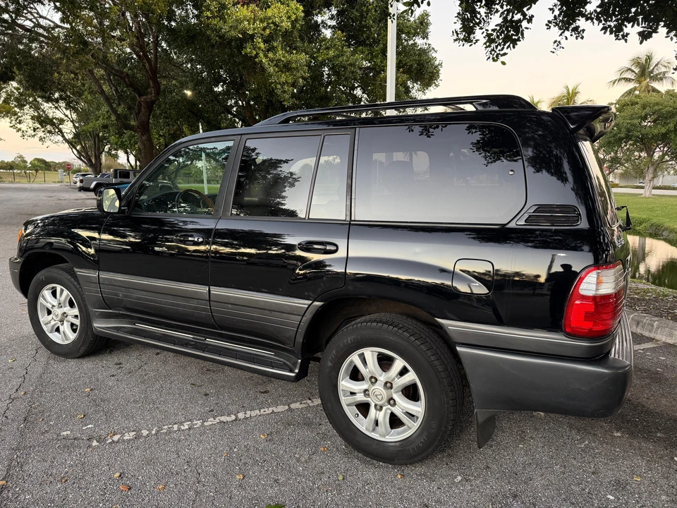 2005 Lexus LX 2nd Gen - Image 15 of 31