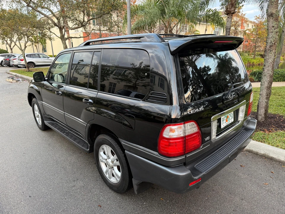 2005 Lexus LX 2nd Gen - Image 16 of 31