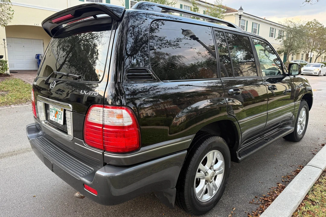 2005 Lexus LX 2nd Gen - Image 4 of 31