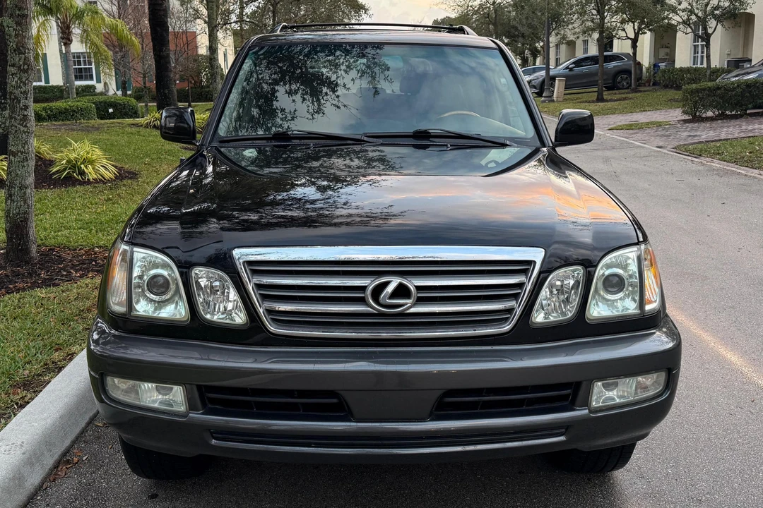 2005 Lexus LX 2nd Gen - Image 2 of 31