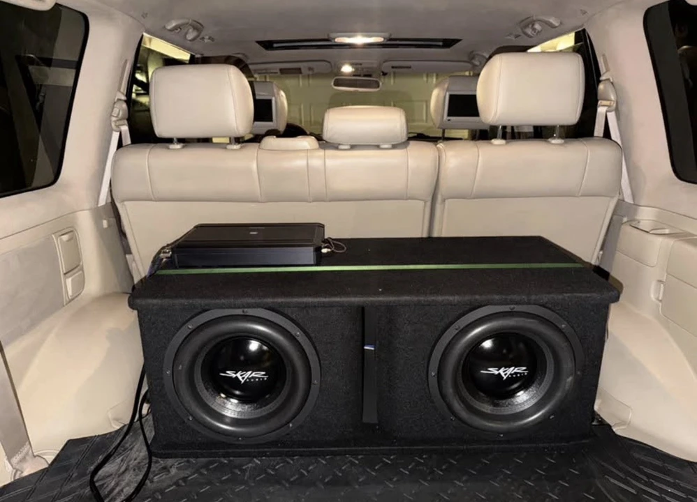 2005 Lexus LX 2nd Gen - Image 3 of 10