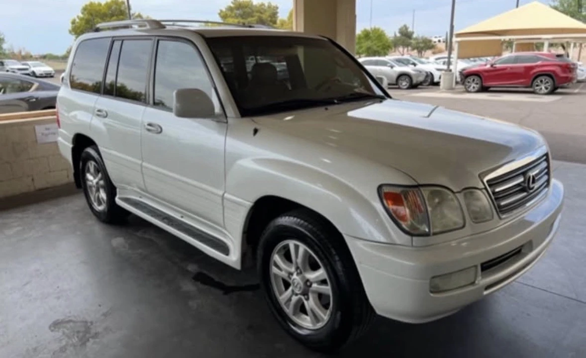2005 Lexus LX 2nd Gen - Image 2 of 10