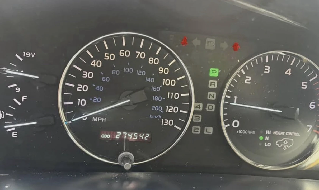 2005 Lexus LX 2nd Gen - Image 10 of 10