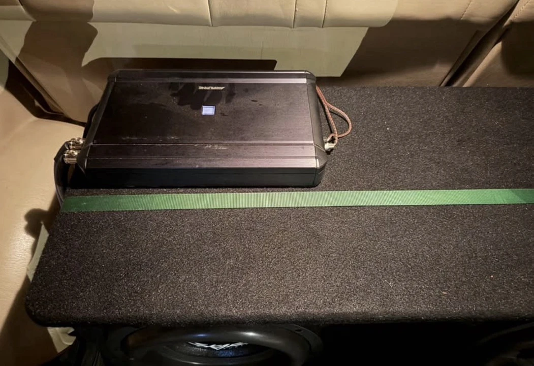 2005 Lexus LX 2nd Gen - Image 4 of 10