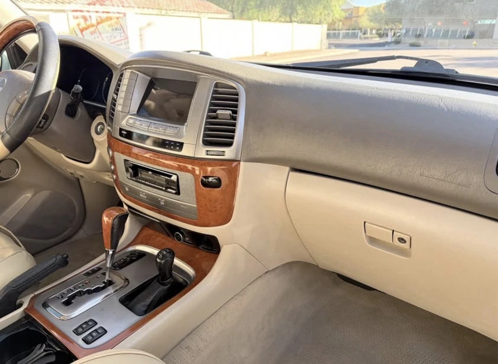 2005 Lexus LX 2nd Gen - Image 5 of 10