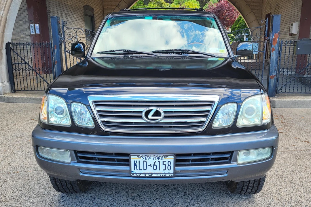 2005 Lexus LX 2nd Gen - Image 2 of 31