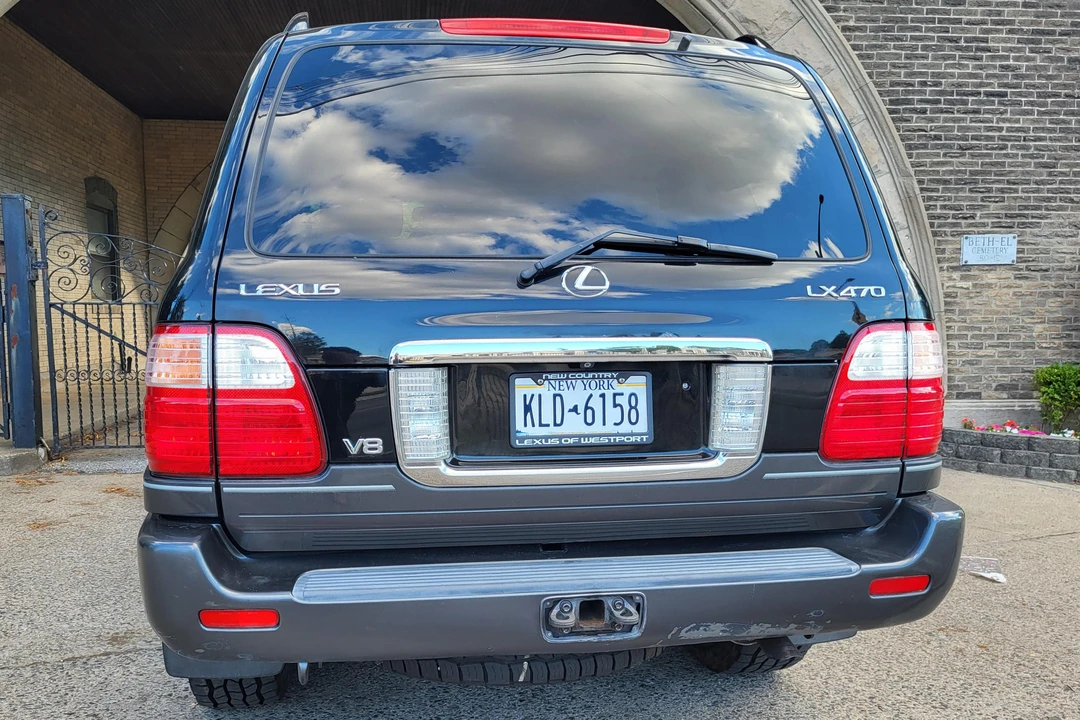 2005 Lexus LX 2nd Gen - Image 5 of 31