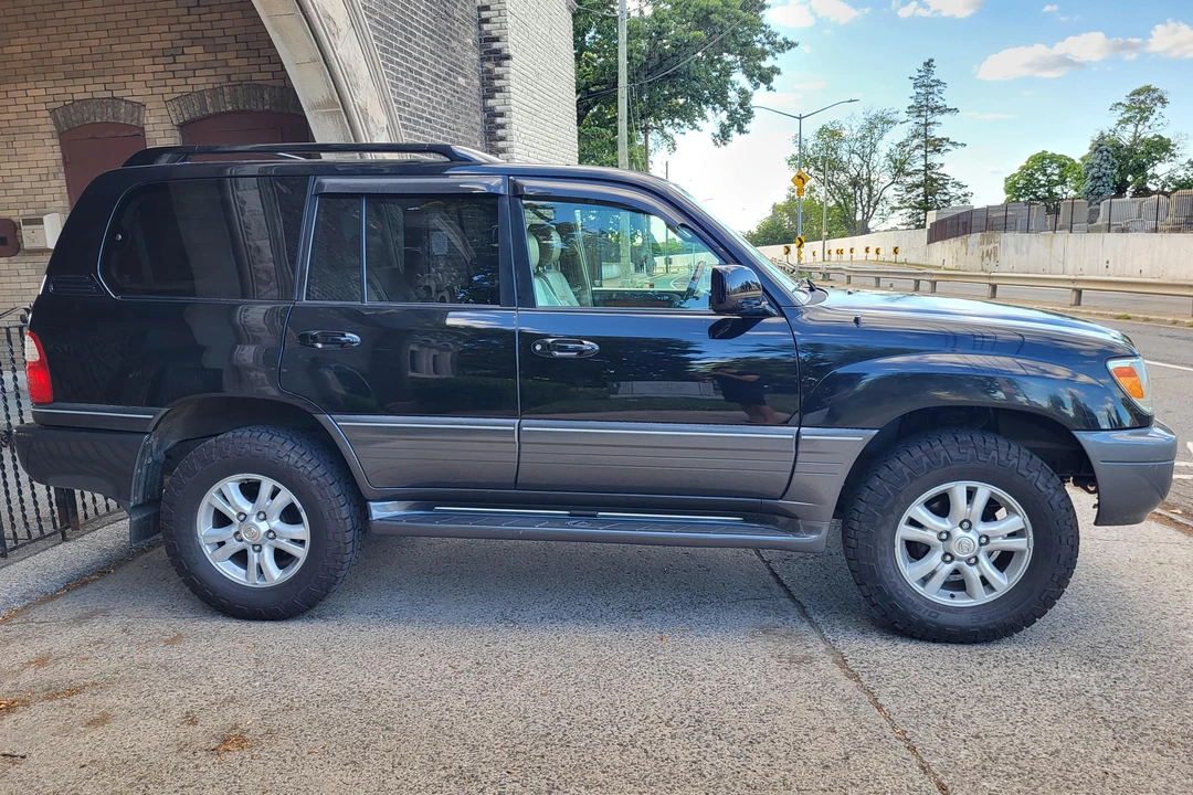 2005 Lexus LX 2nd Gen - Image 3 of 31