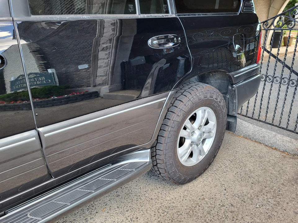 2005 Lexus LX 2nd Gen - Image 22 of 31