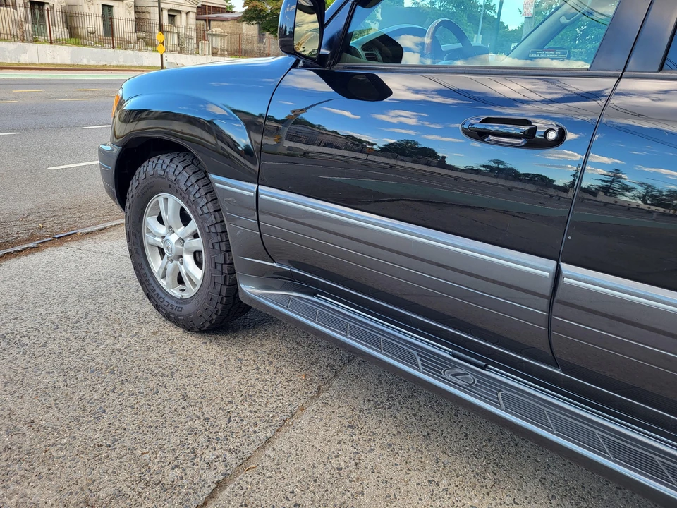 2005 Lexus LX 2nd Gen - Image 21 of 31
