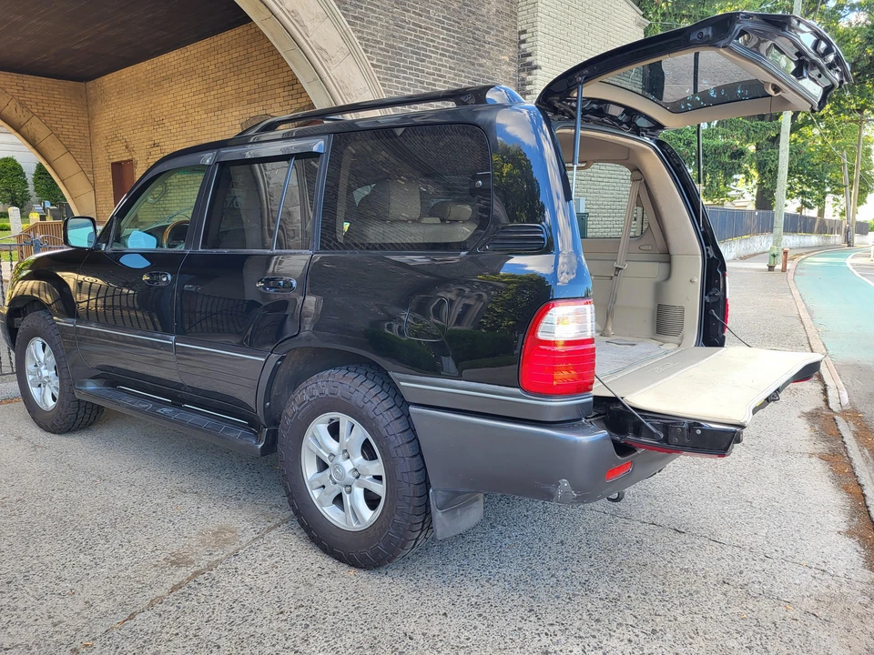 2005 Lexus LX 2nd Gen - Image 7 of 31